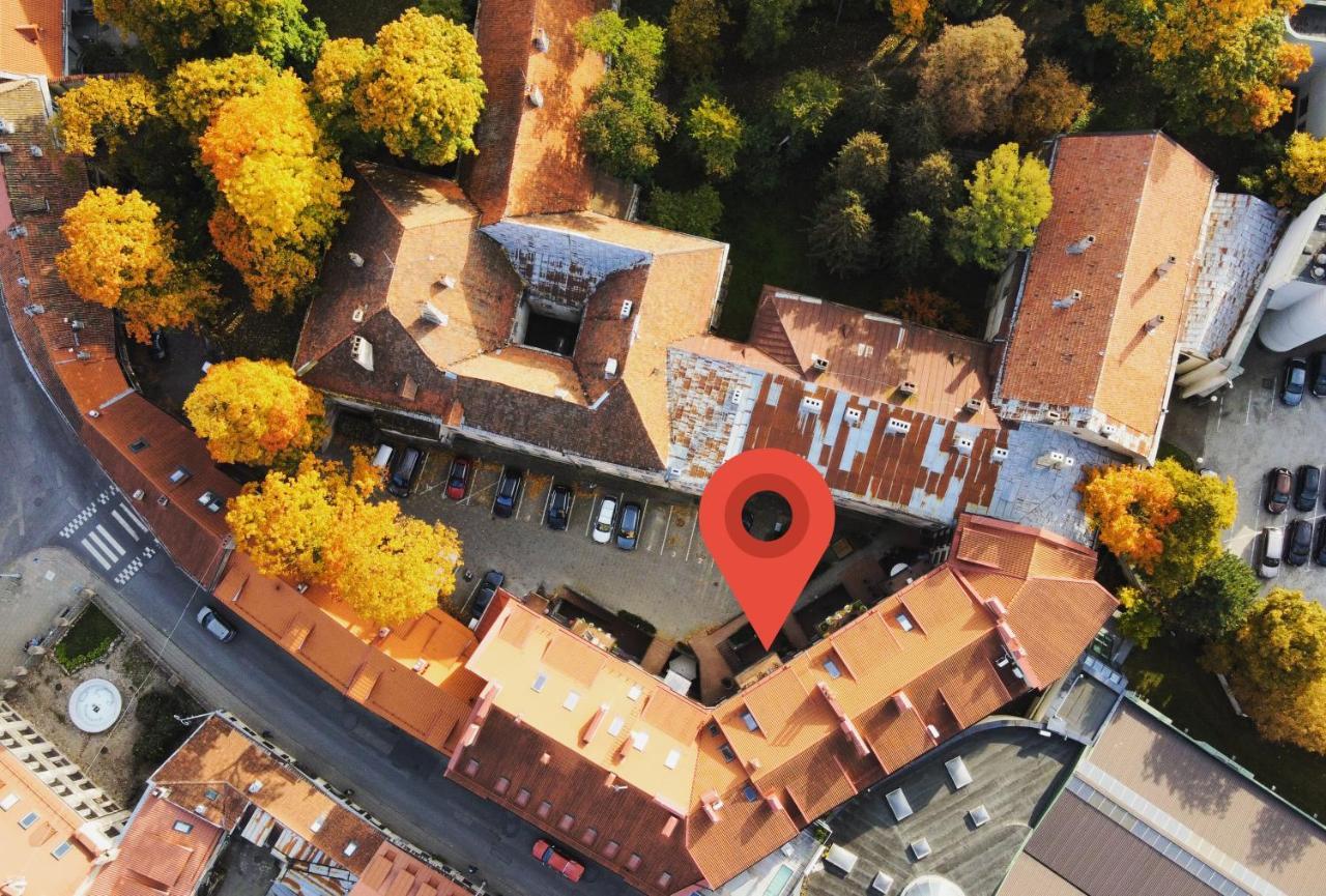 Tomy Old Town Apartments Вильнюс Экстерьер фото